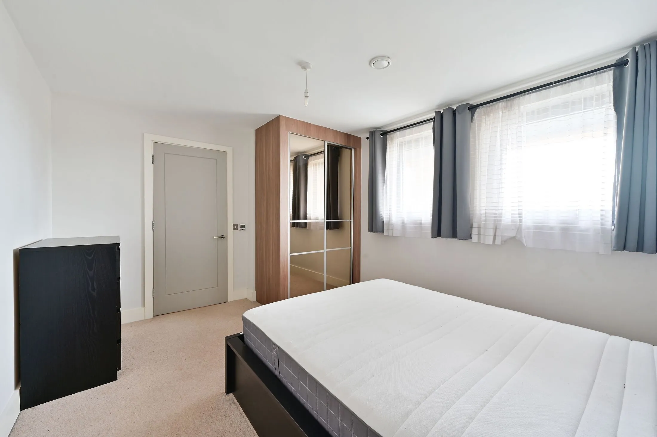 Flat Granville Road in Greater London