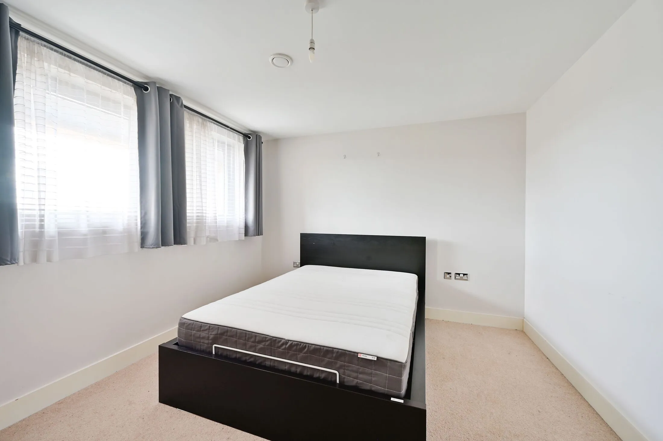 Flat Granville Road in Greater London
