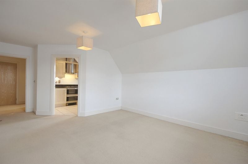 Flat Ashley Road in Elmbridge
