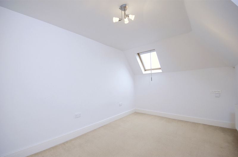 Flat Ashley Road in Elmbridge
