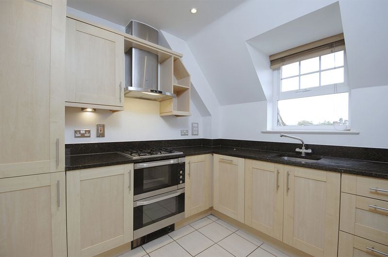 Flat Ashley Road in Elmbridge