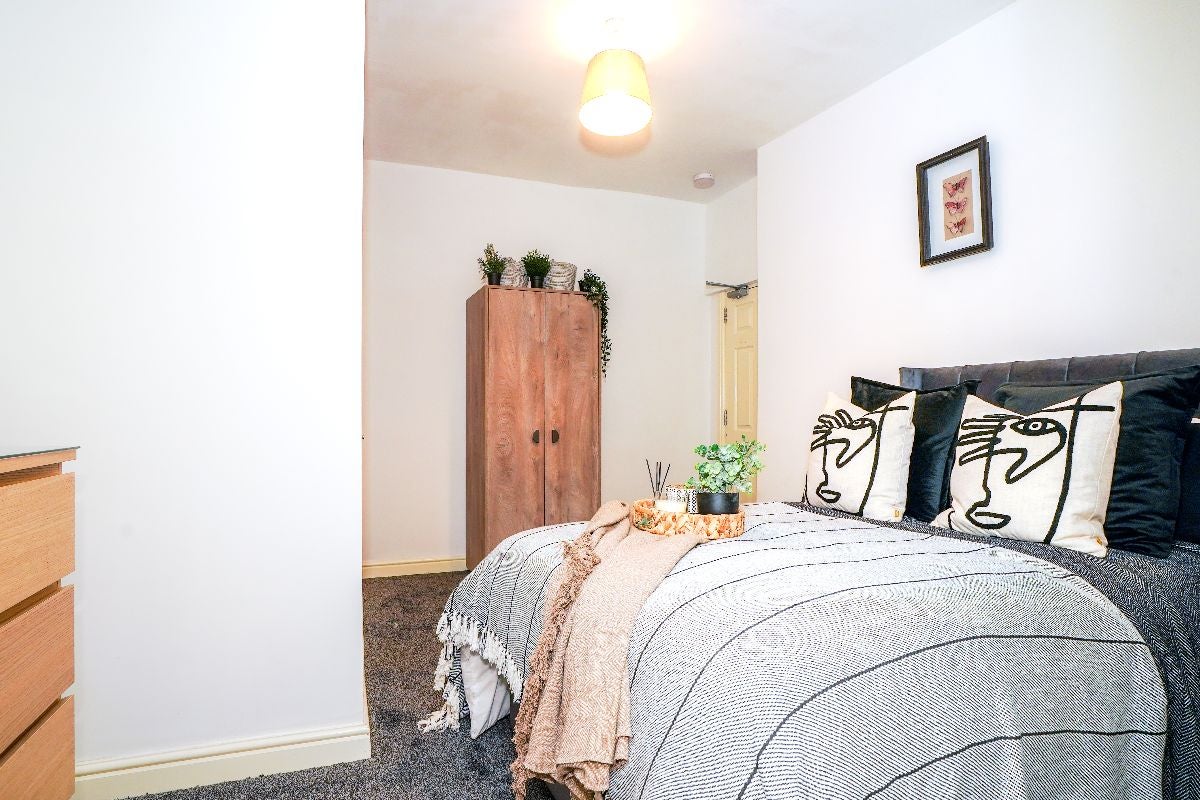 Room Broad Lane in Greater London