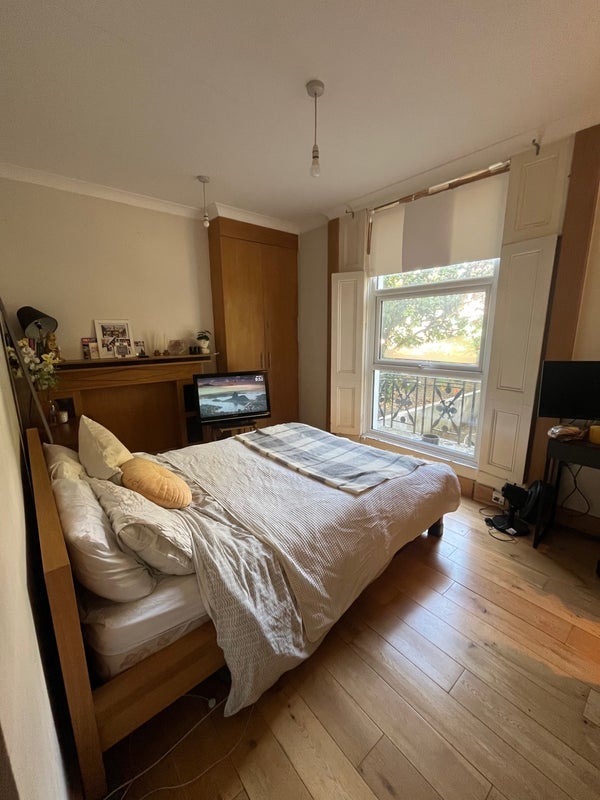 Room Rochester Square in Greater London
