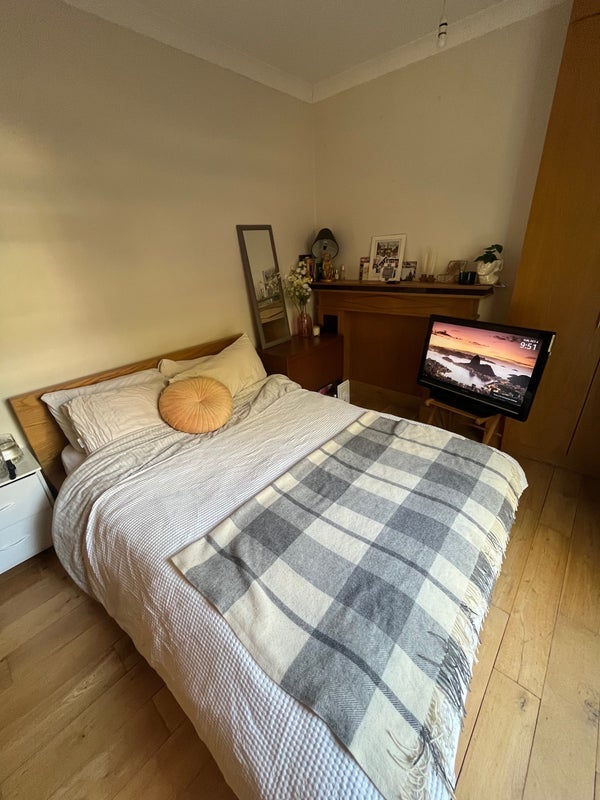 Room Rochester Square in Greater London