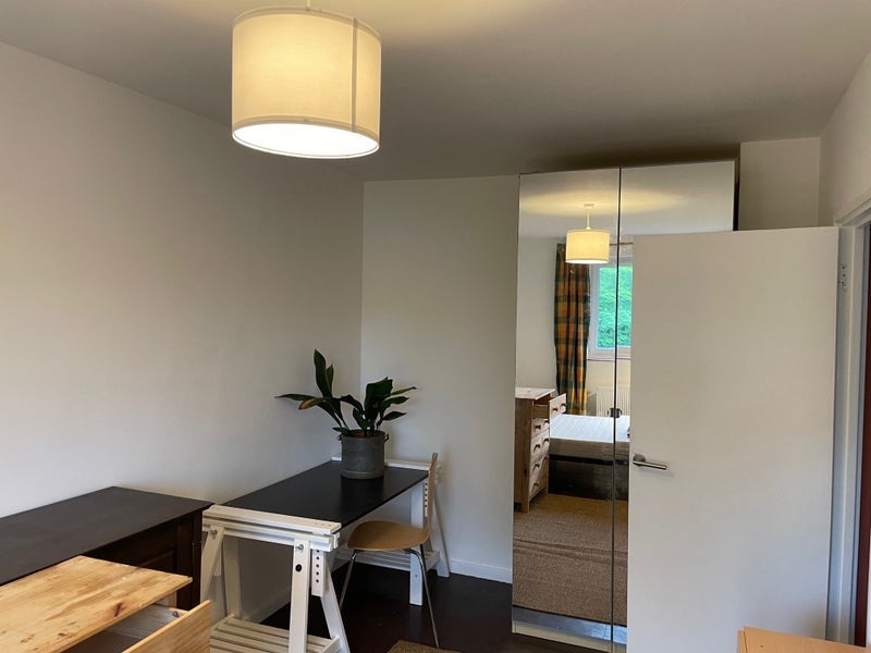 Room Plough Way in Greater London