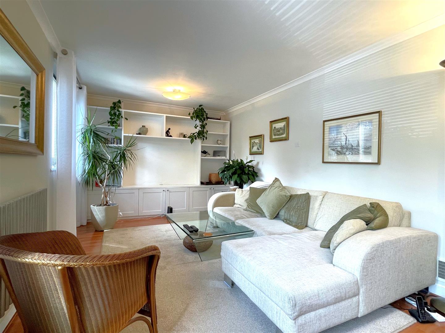 Flat Shortlands Grove in Greater London