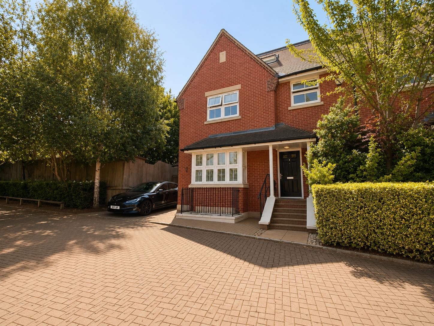House Douglas Close in Greater London