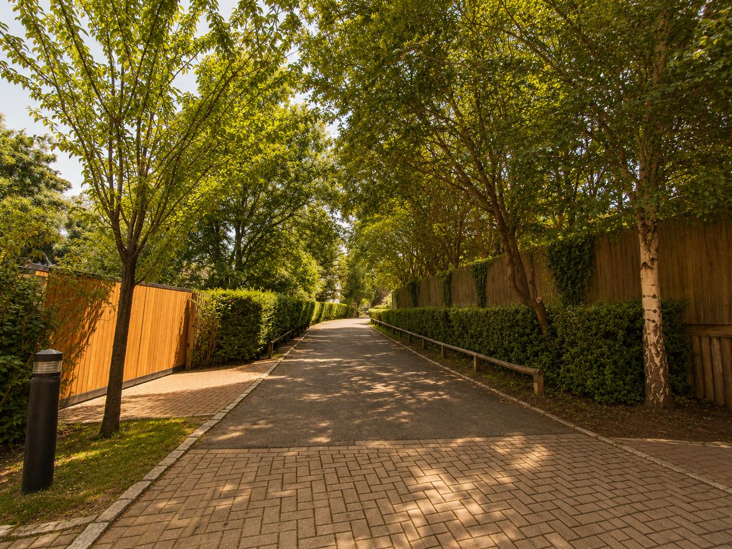House Douglas Close in Greater London