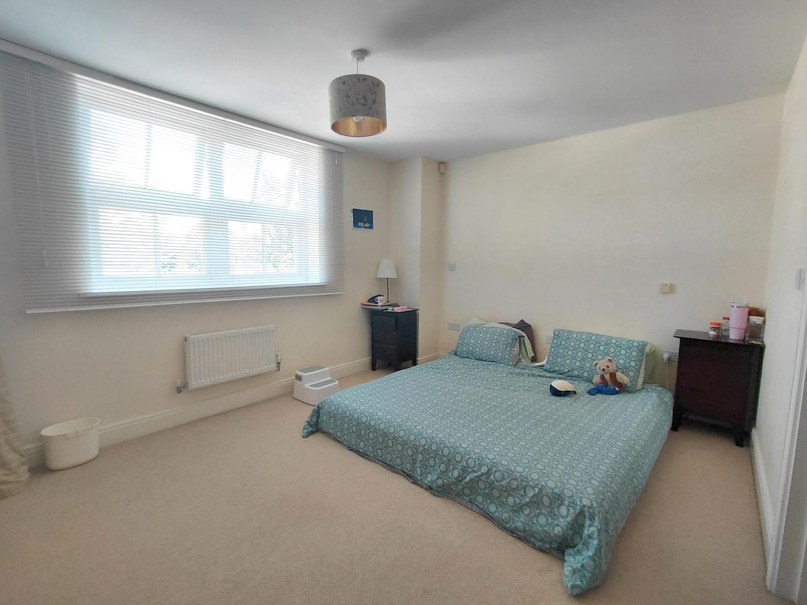 House Douglas Close in Greater London