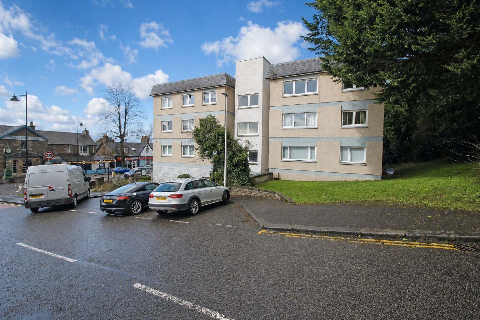 Flat Alexander Drive in Bridge of Allan