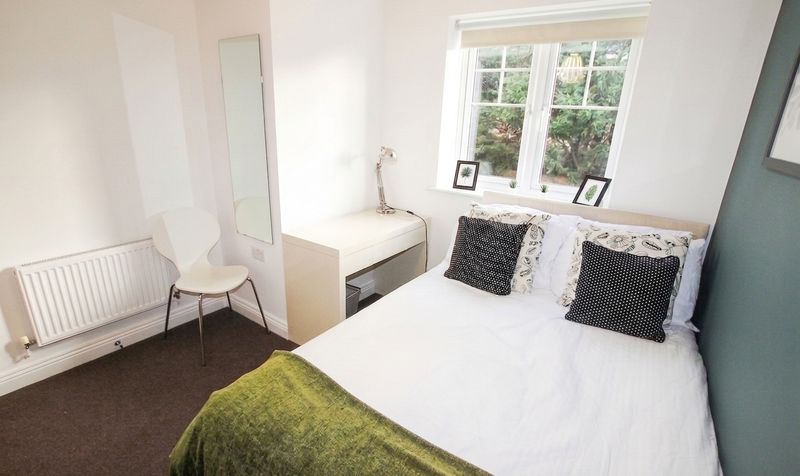 Room Bridges Grove in Earley