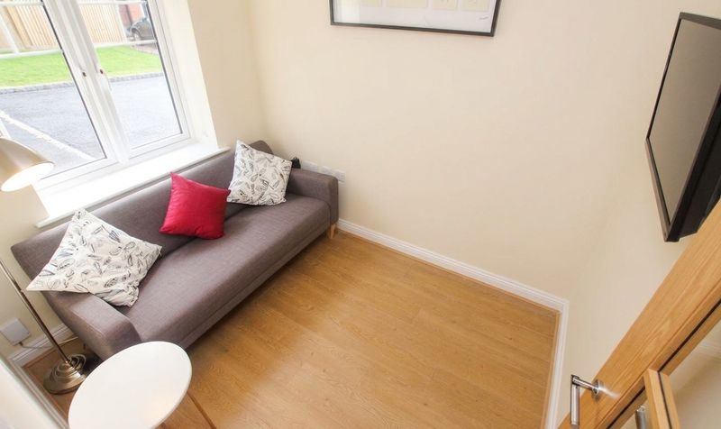 Room Bridges Grove in Earley