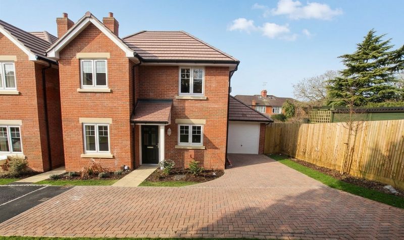 Room Bridges Grove in Earley
