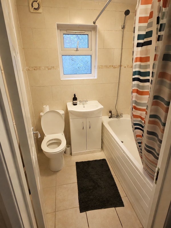 Room Cobbold Road in Greater London