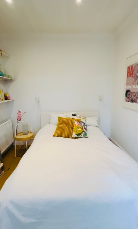 Flat Harrow Road in City of Westminster