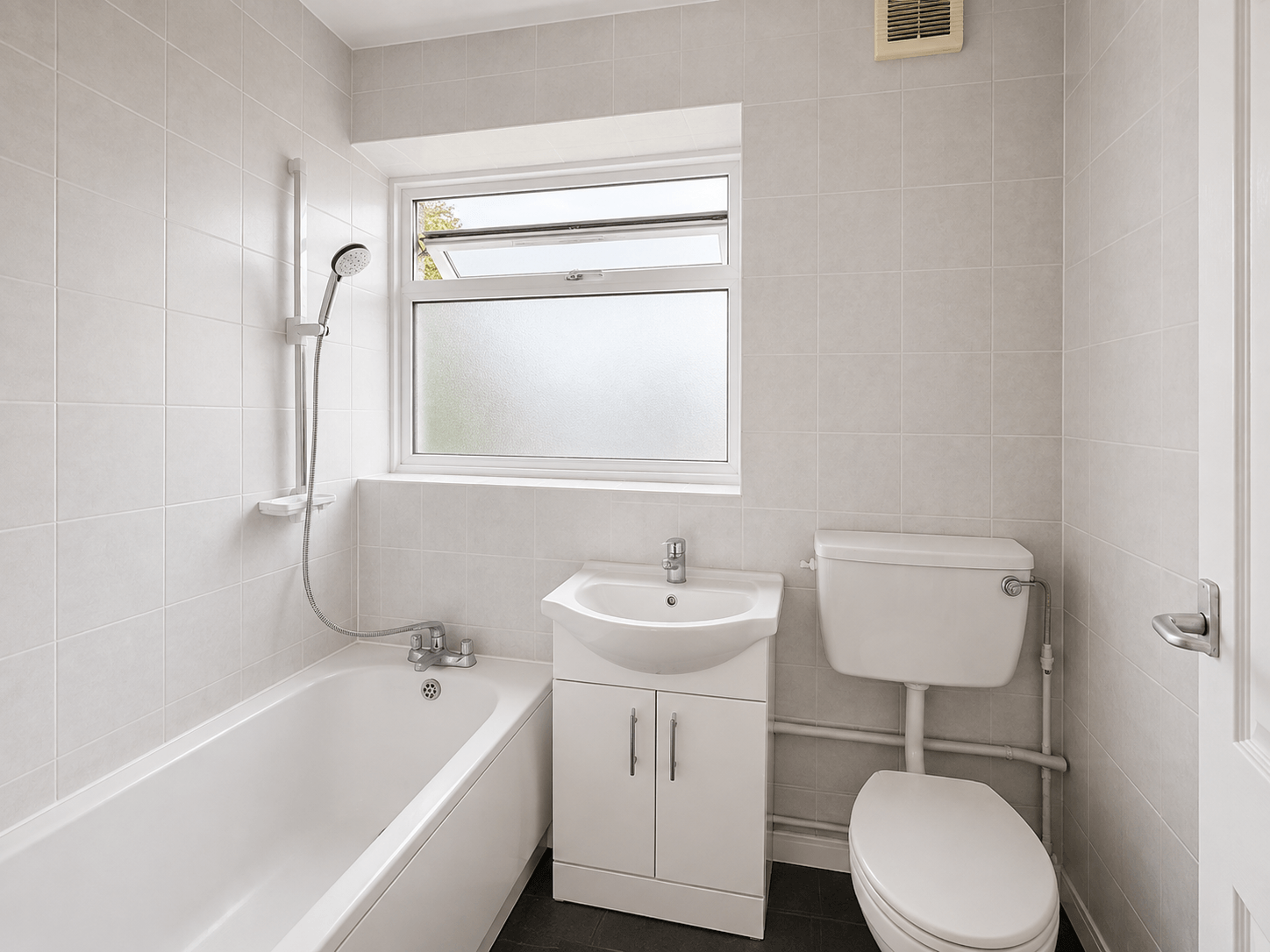 Flat Ithell Court in London