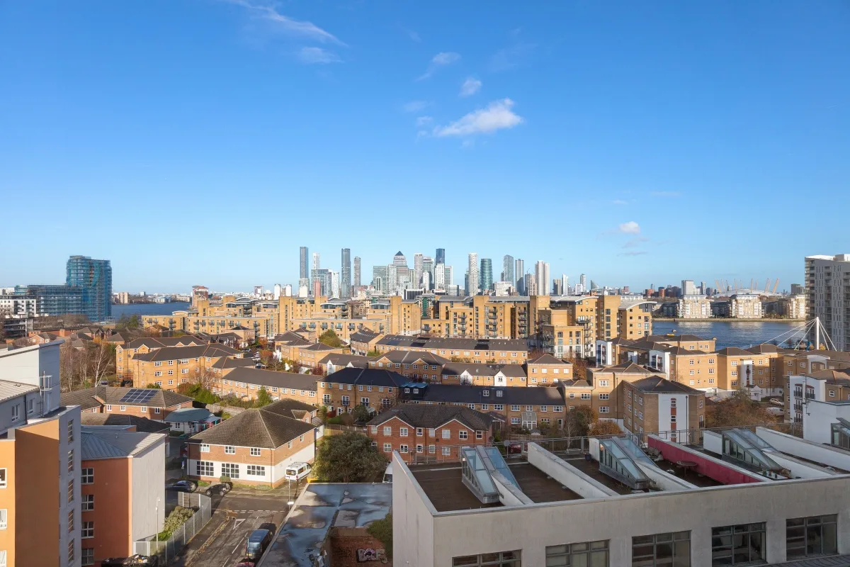 Flat Bruford Court in Greater London
