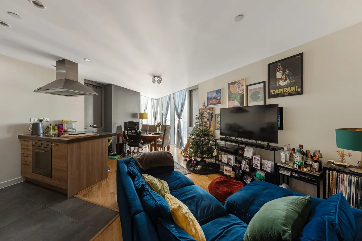 Flat Bruford Court in Greater London