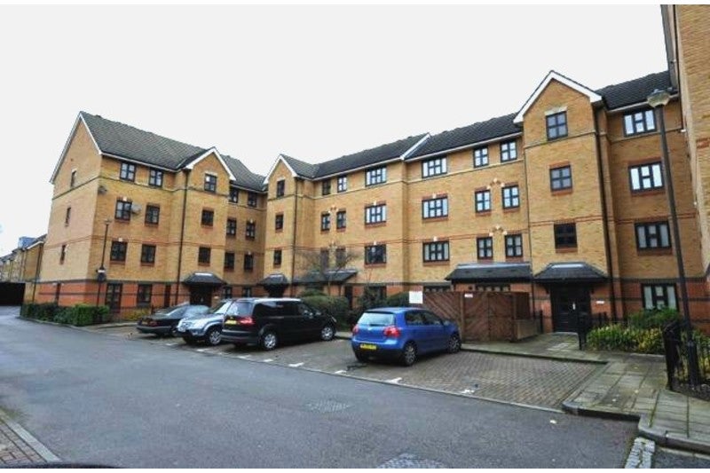 Flat Gainsborough Court in Greater London