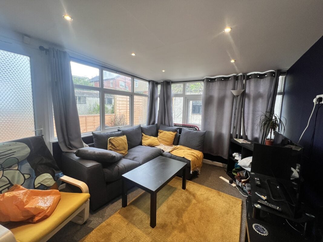 Flat Langdale Avenue in Leeds