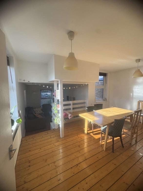 Room Percy Road in Greater London