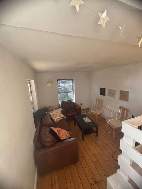 Room Percy Road in Greater London