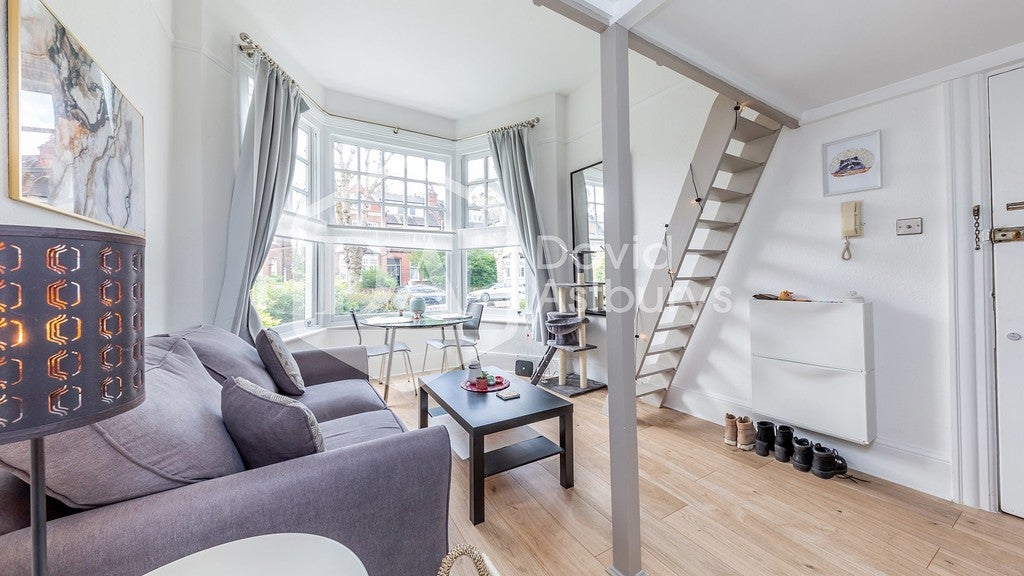 Flat Princes Lane in Greater London