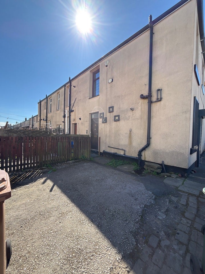 Flat Rochdale Road in Milnrow