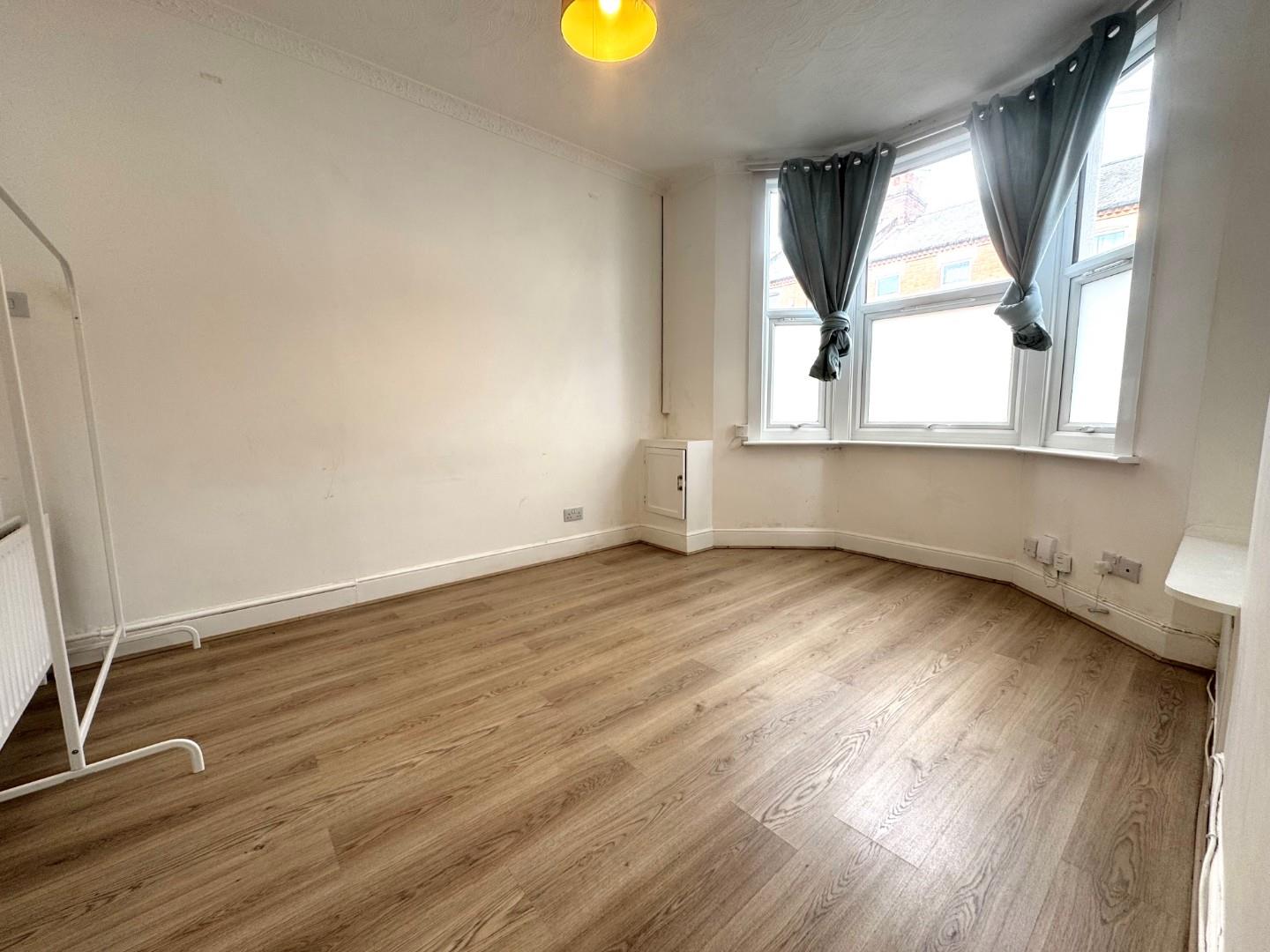 Flat Fife Street in Northampton