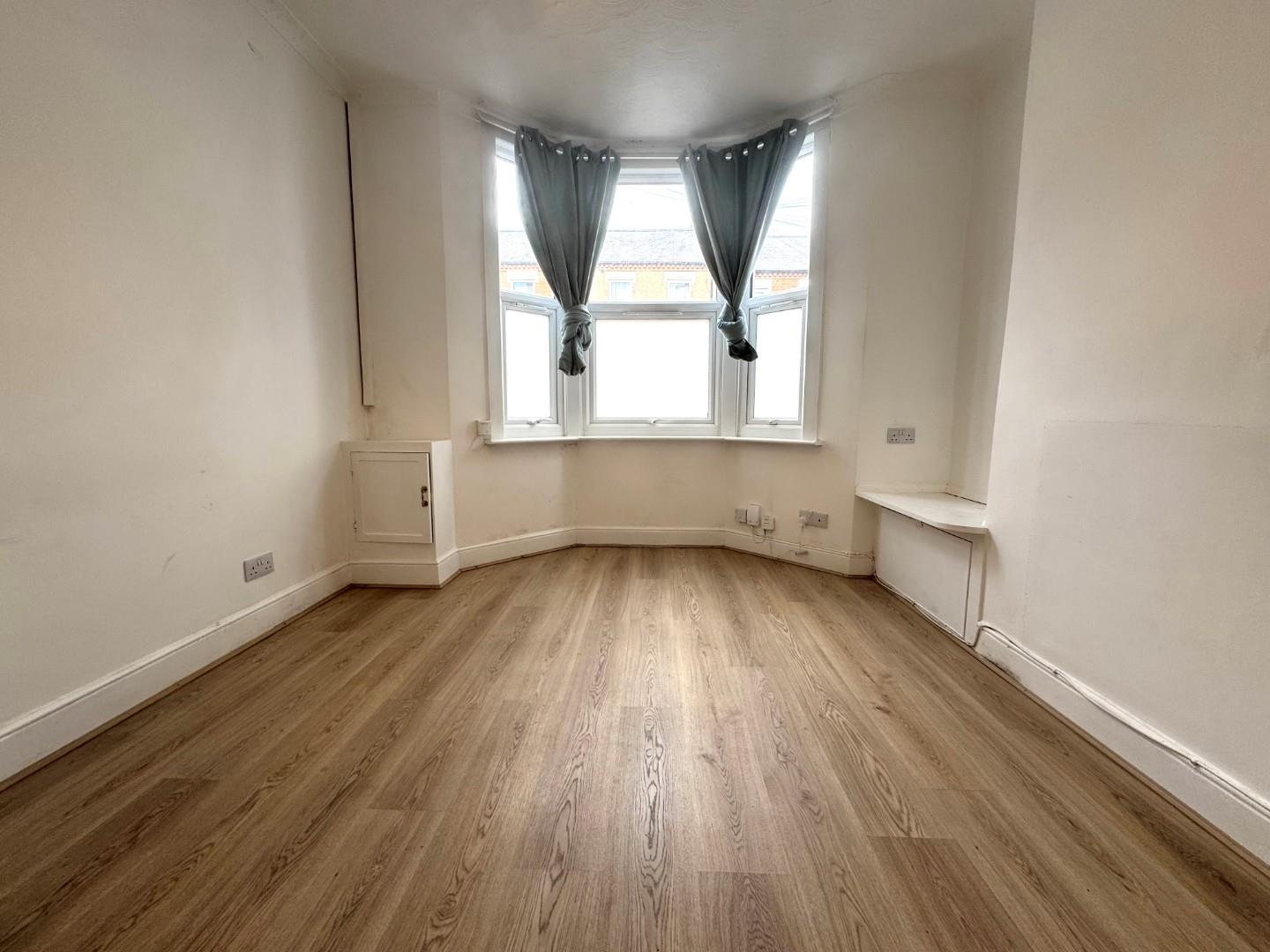 Flat Fife Street in Northampton