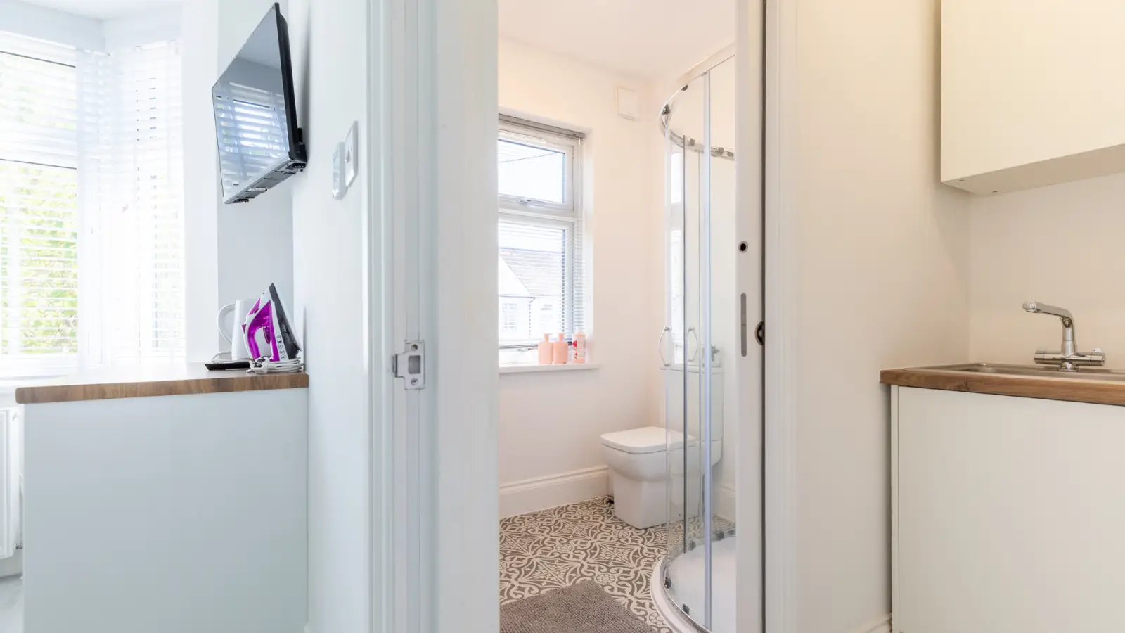 Room Harrow Road in City of Westminster