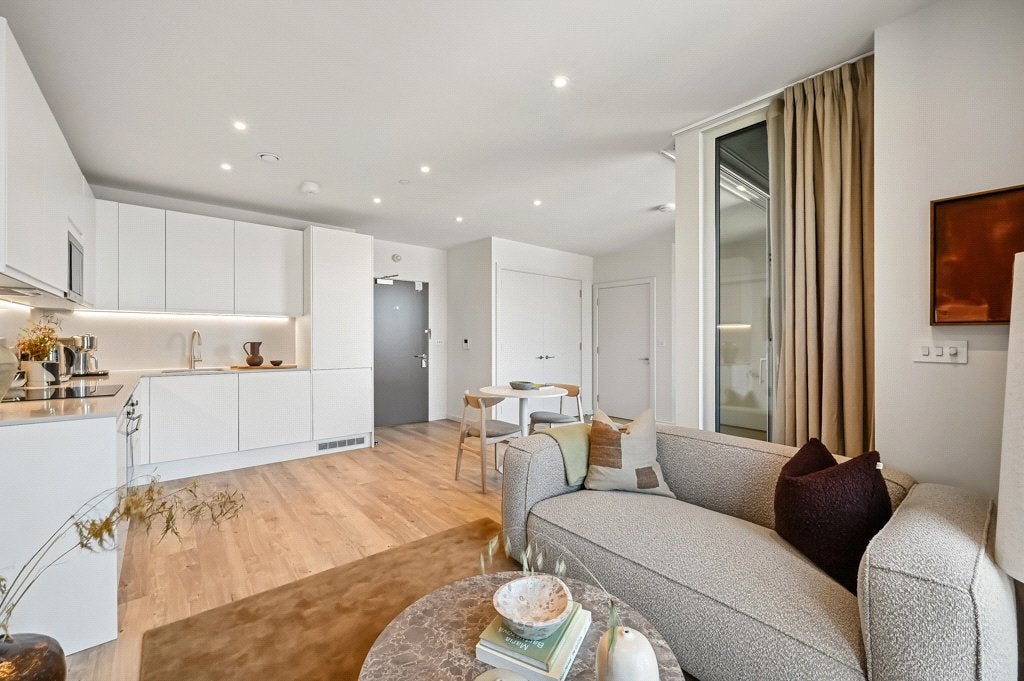Flat Hebden Place in Greater London