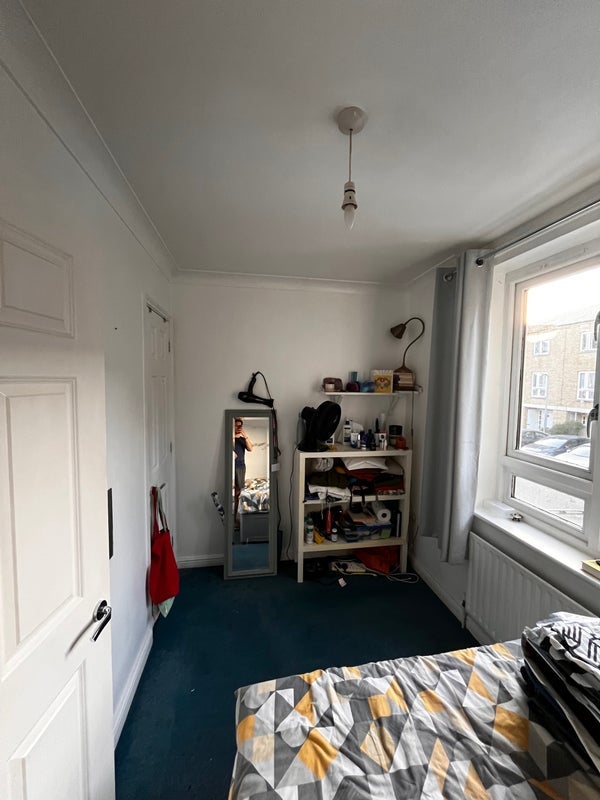 Room Blundell Close in Greater London