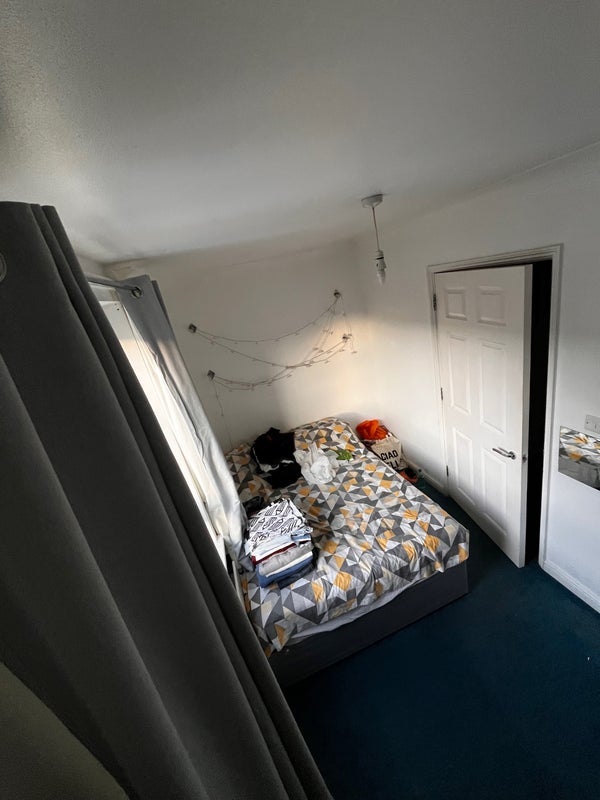 Room Blundell Close in Greater London