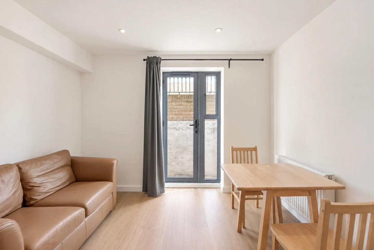 Flat Cephas Avenue in Greater London