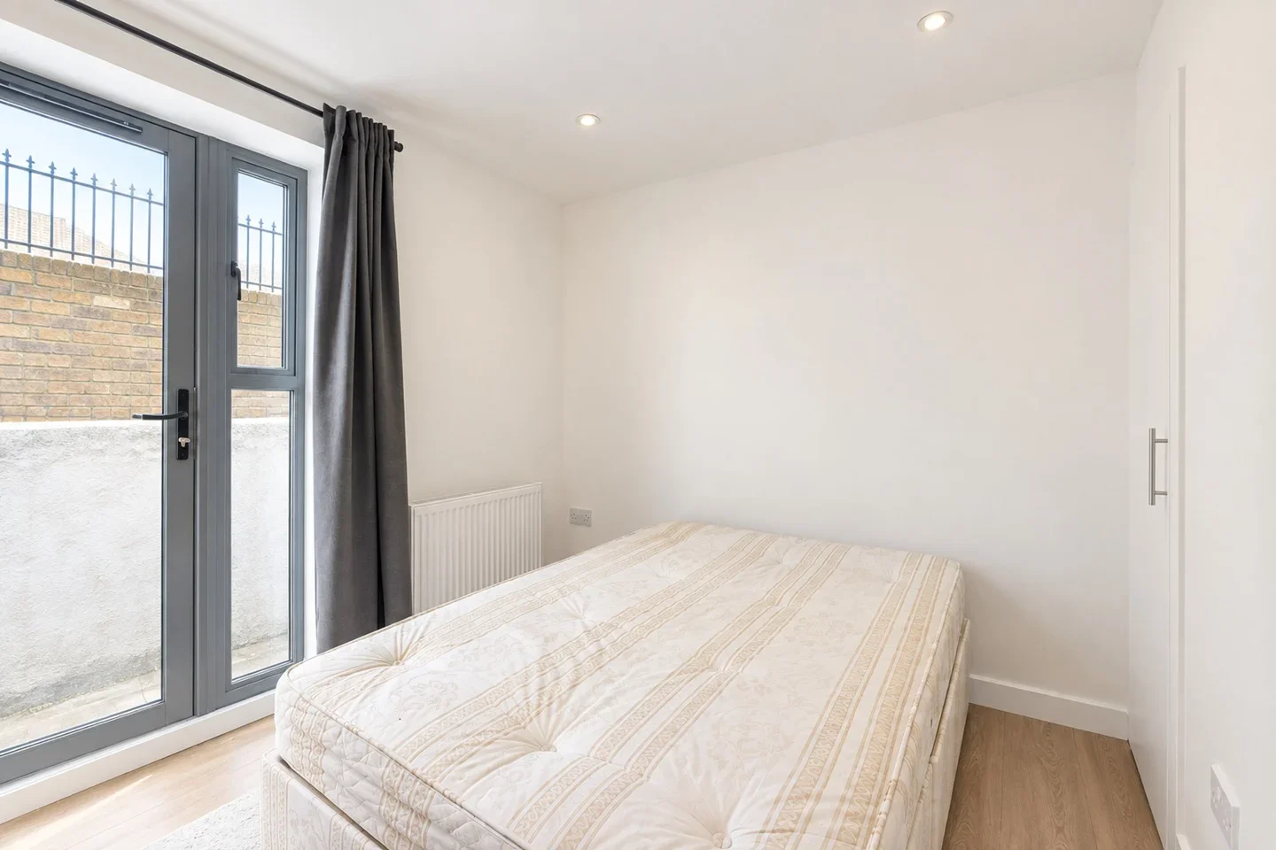Flat Cephas Avenue in Greater London