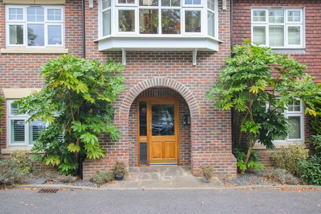 Flat Rectory Road in Wokingham