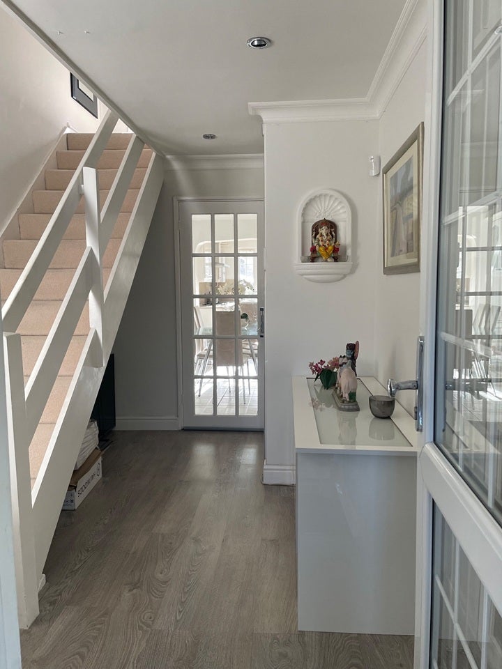 House Lismore Crescent in Crawley