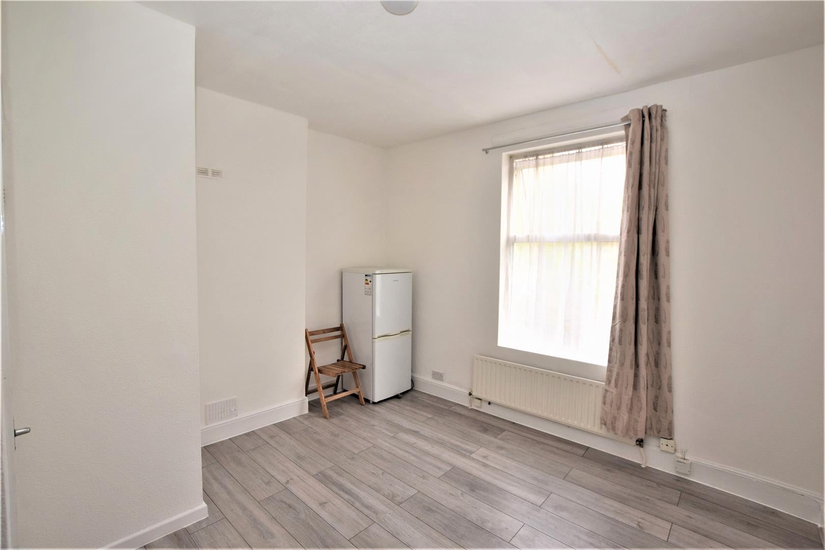 Flat Derby Road in Watford