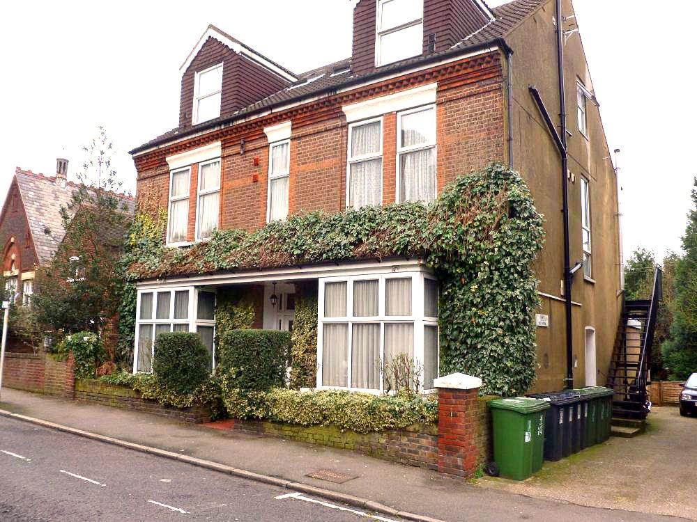 Flat Derby Road in Watford