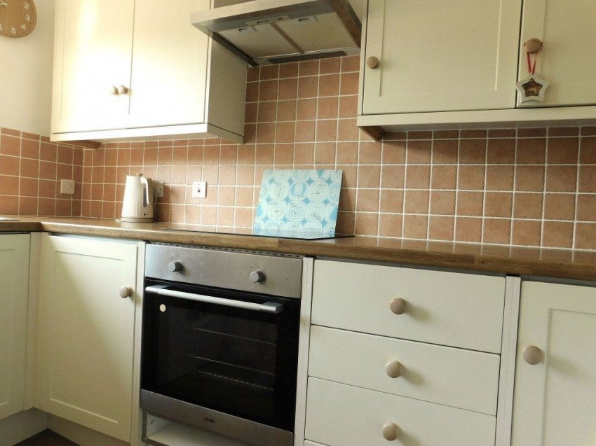 Flat Woodhams Close in Rother