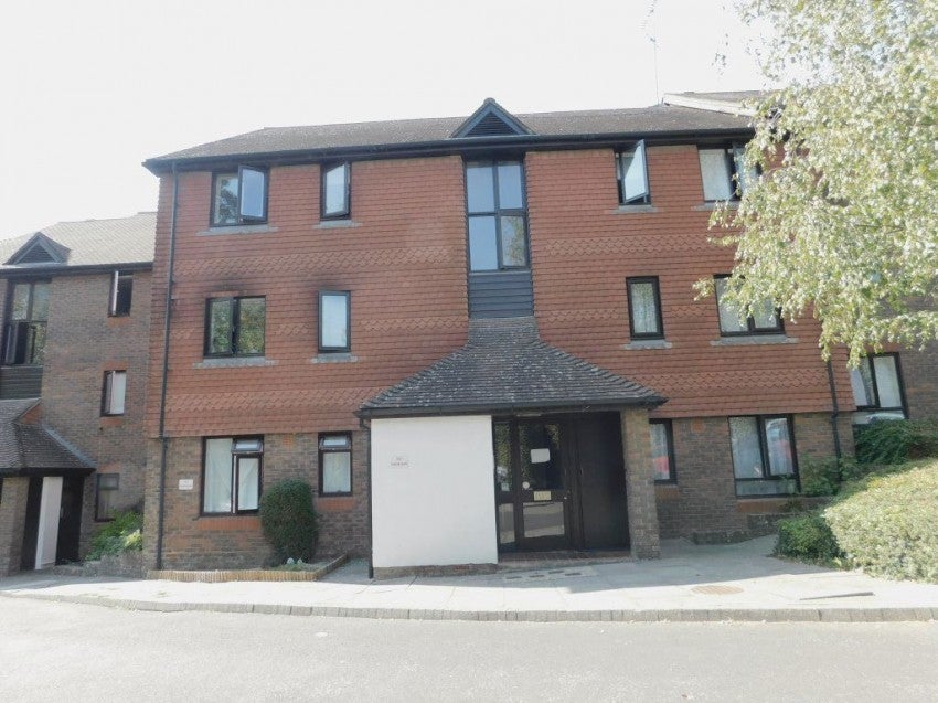 Flat Woodhams Close in Rother