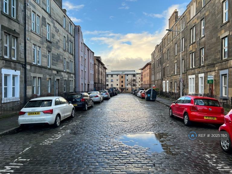 Flat Cathcart Place in City of Edinburgh