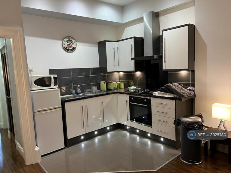 Flat Cathcart Place in City of Edinburgh
