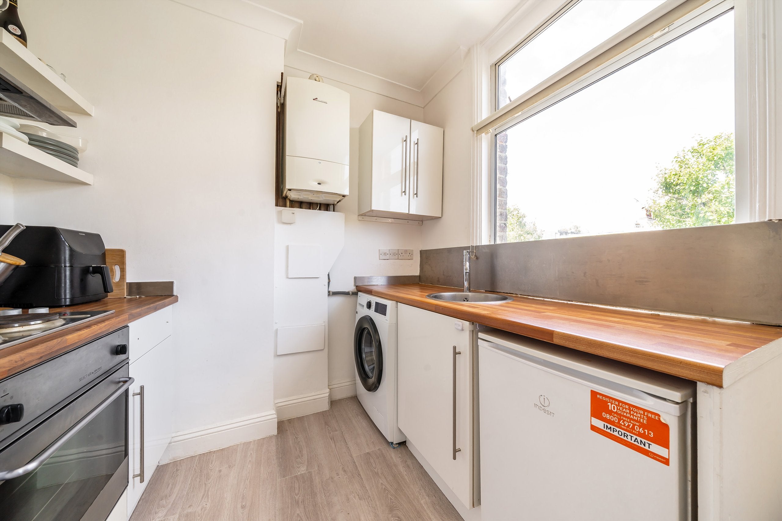 Flat Bassein Park Road in Greater London