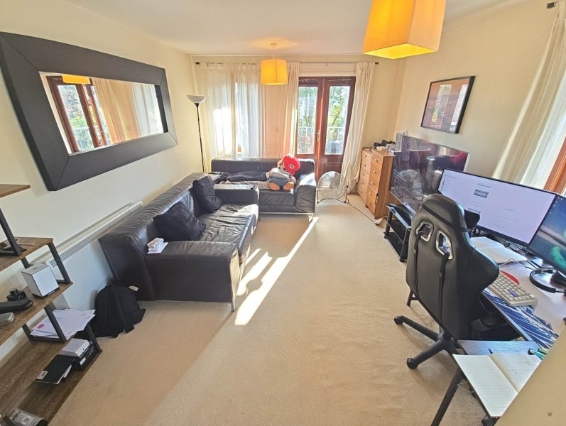 Flat Victoria Way in Reading