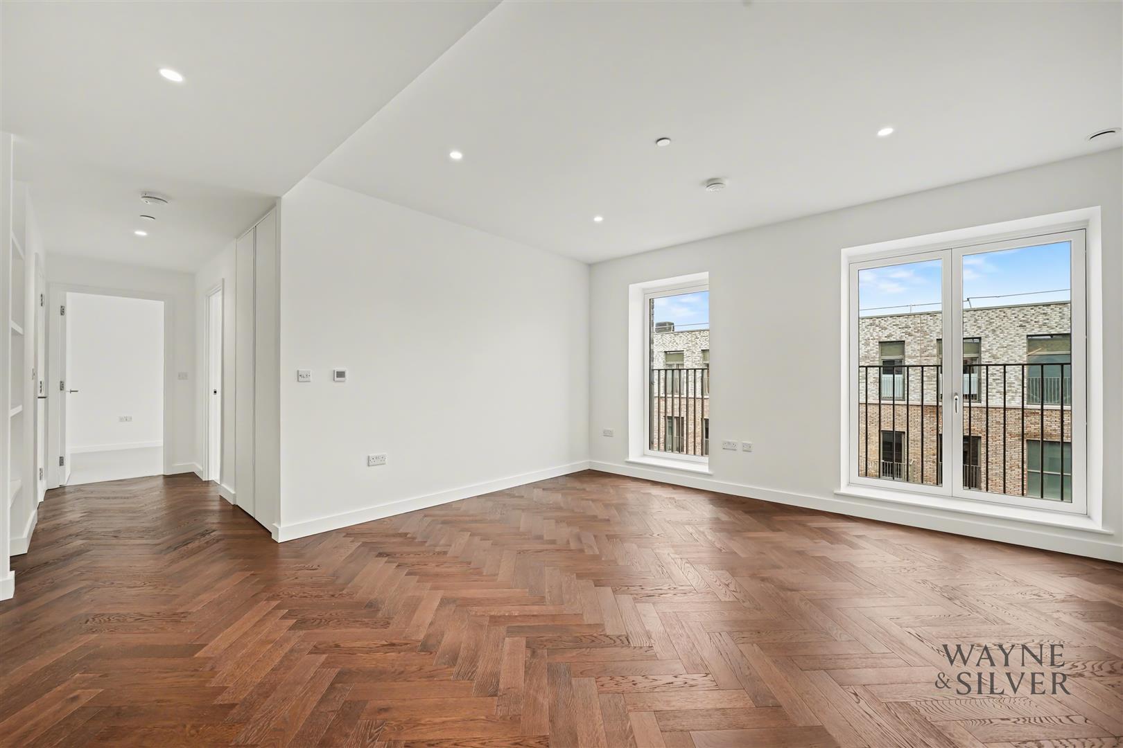 Flat Parkview Avenue in Greater London