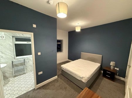 Flat Armstrong Terrace in Wakefield