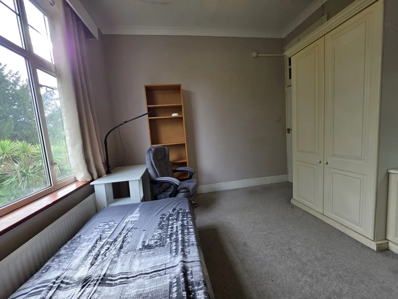 Room Golfside Close in Greater London