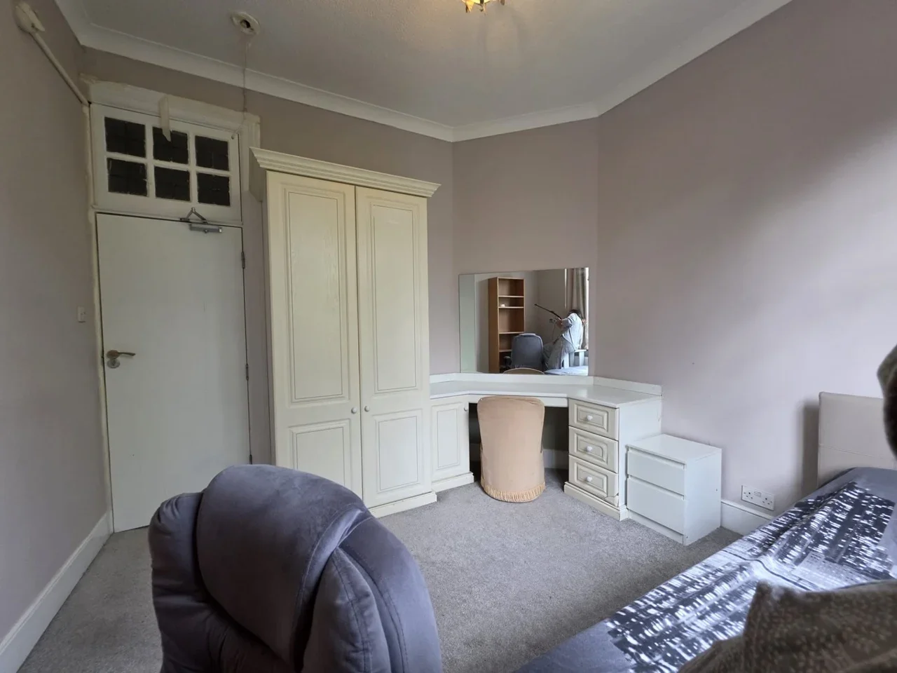 Room Golfside Close in Greater London